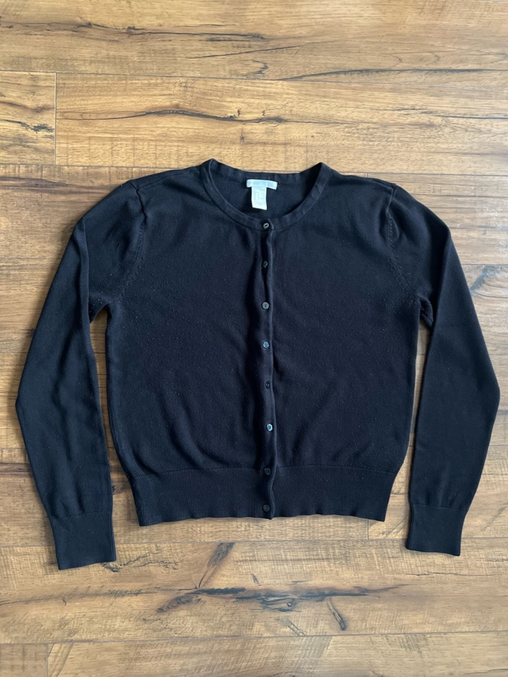❄️☃️ H&M Basic Black Crewneck Button-Front Sweater